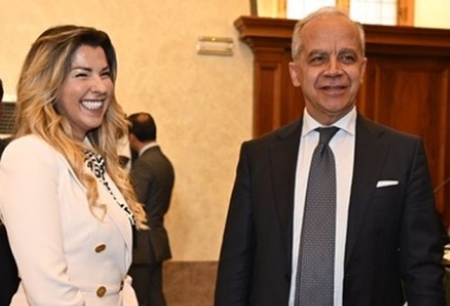 Kabineti i Melonit në qendër të vëmendjes  gazetarja e njohur konfirmon lidhjen me ministrin Piantedosi