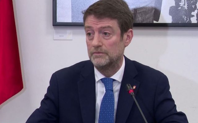 Ministri Hoxha flet për  ngecjen  e negociatave të anëtarësimit