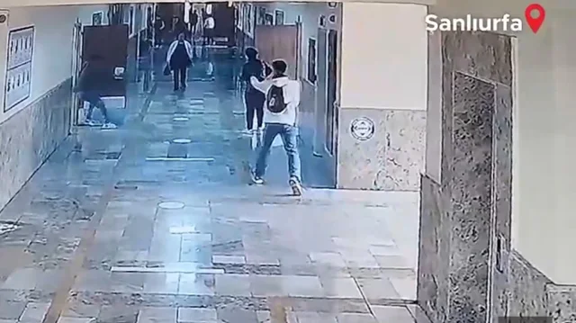 Me video  Momenti kur 19 vjeçari hyn i armatosur në shkollë në Turqi dhe hap zjarr