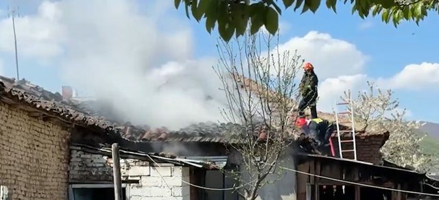 zjarr-ne-nje-banese-ne-starove-te-pogradecit