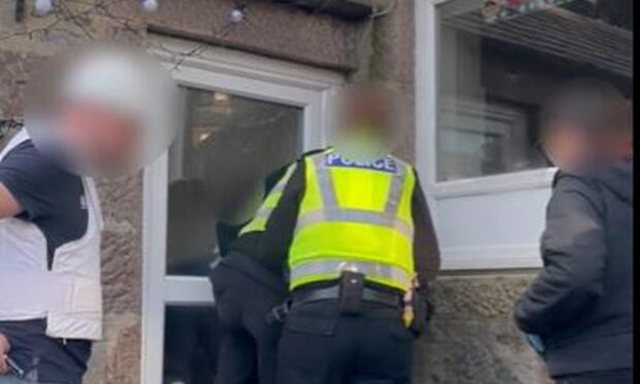 Alarm në Aberdeen  Bandat shqiptare ngrenë ferma kanabisi  policia bastis 4 prona