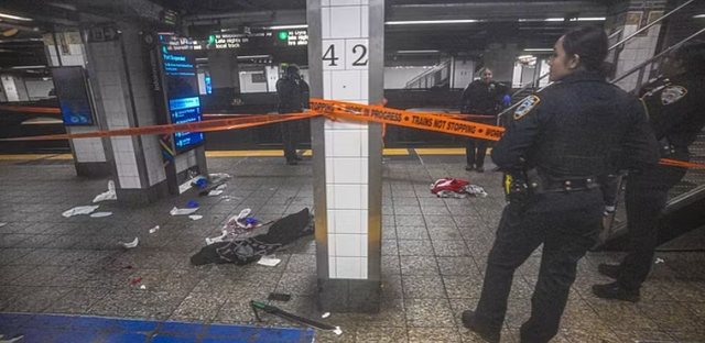 Sulm me hanxhar në Grand Central të Nju Jorkut  tre të plagosur  vritet agresori