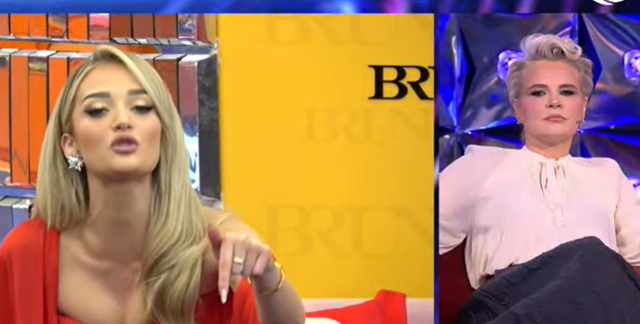Të bërtitura dhe tensione në spektaklin televiziv  përplasje mes Monikës dhe Selinës  50 ditë qëndrove në krevat