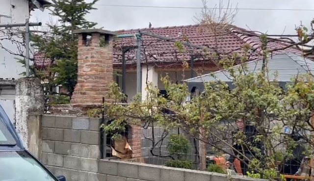 I moshuari i divorcuar u gjet i pajetë në banesë  dyshohet të jetë vrarë