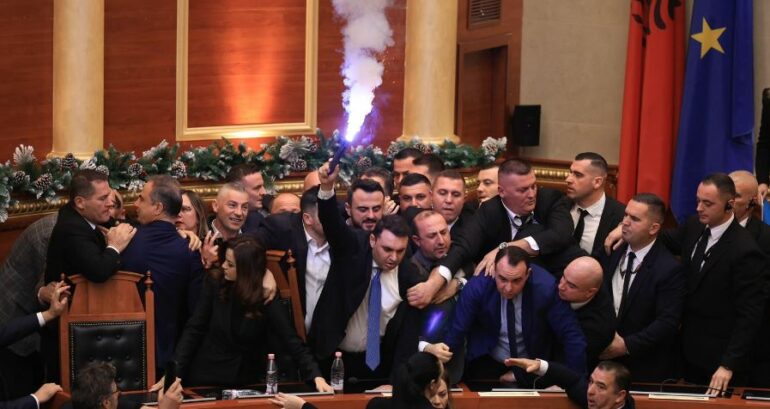 Gjykata Administrative shfuqizon masat disiplinore ndaj deputetëve të PD