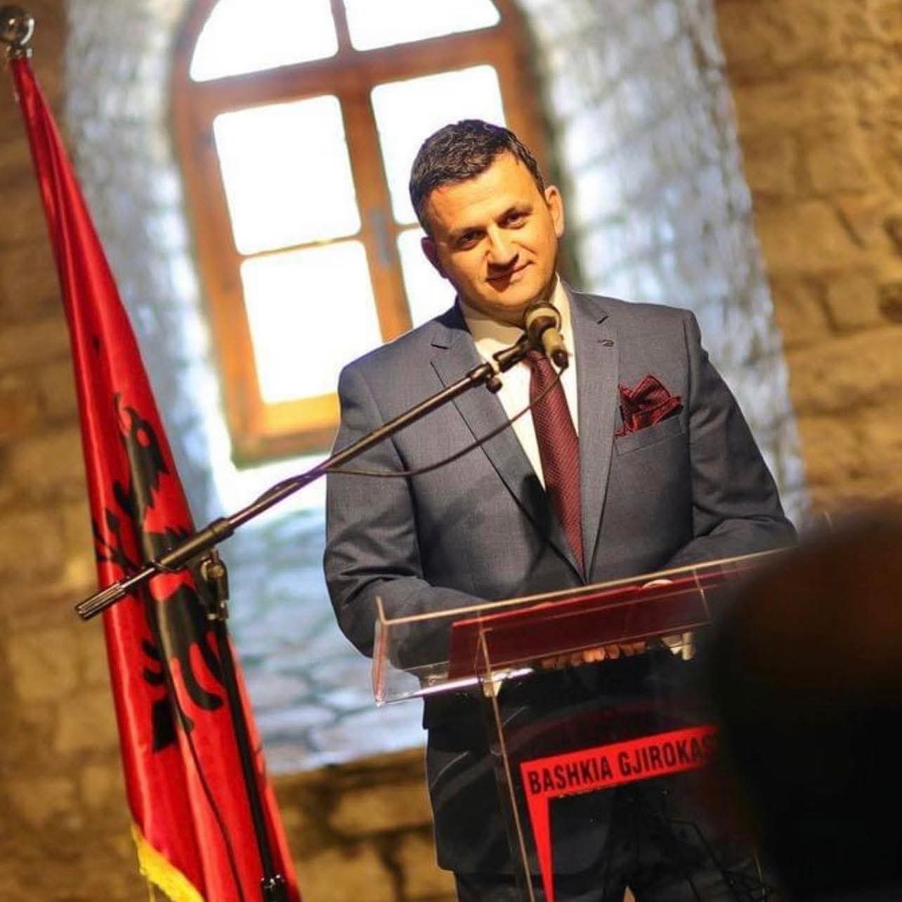 a-ka-infektuar-kryebashkiaku-flamur-golemi-me-sida-18-punonjes-bashkia-gjirokaster-nuk-ka-baze-faktike-po-perhapet-panik-ne-qytet