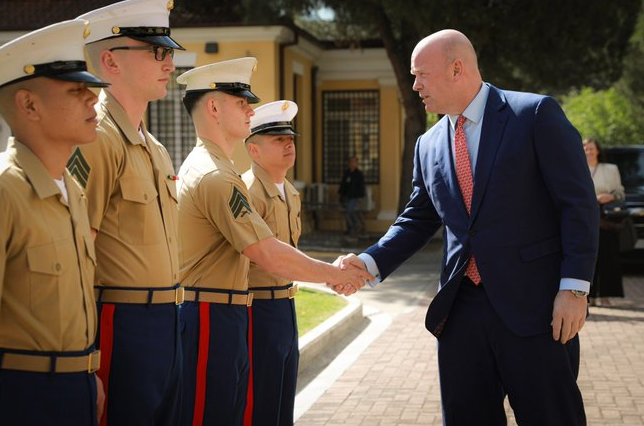 Ambasadori i SHBA së në NATO viziton Tiranën