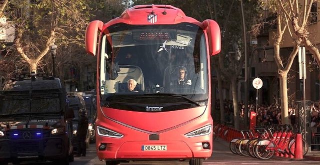 sulmohet-me-gure-autobusi-i-atletico-madridit-ne-camp-nou