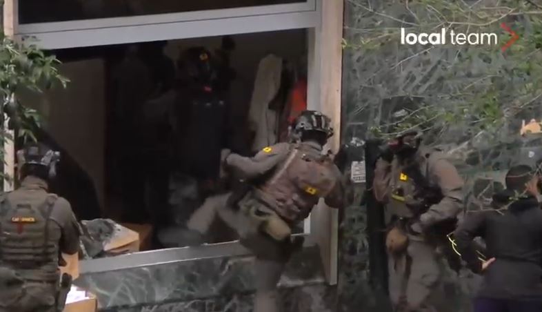 Grabitet banka në mes të Napolit  Lirohen pengjet   autorët arratisen përmes tunelit