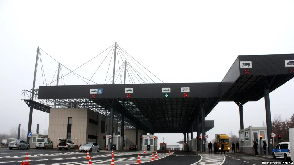 Kufizime në qarkullimin e mjeteve të rënda në doganat e Serbisë  Bosnjes dhe Malit të Zi  Zbulohen data dhe shkaku