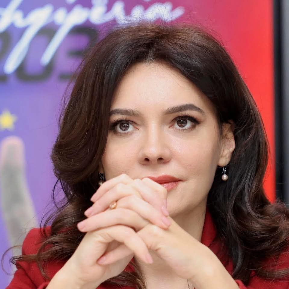  PS po kthehet në strukturë fosile   Shpërthen Elisa Spiropali  Më kërkojnë të hesht 