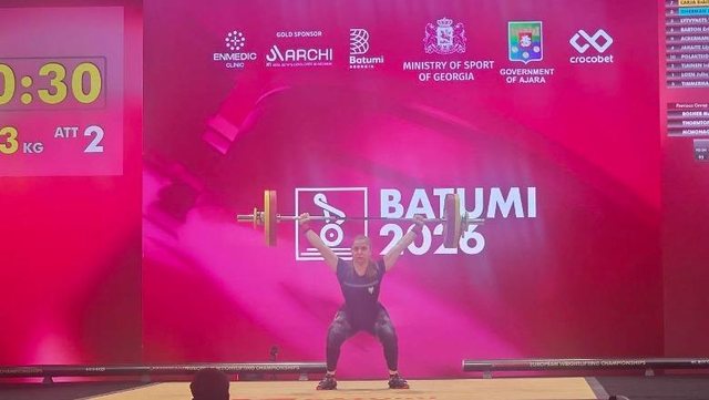 Fenomenale  Enkileda Carja thyen rekordin evropian për të rinj në peshëngritje 