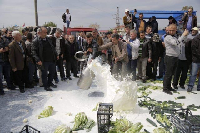 heqja-e-naftes-falas-fermeret-paralajmerojne-protesta