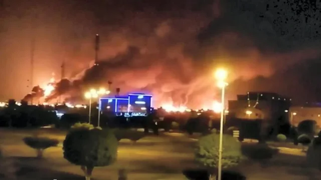 Irani sulmon infrastrukturën energjetike saudite  tym dhe flakë nga tubacioni kryesor i naftës