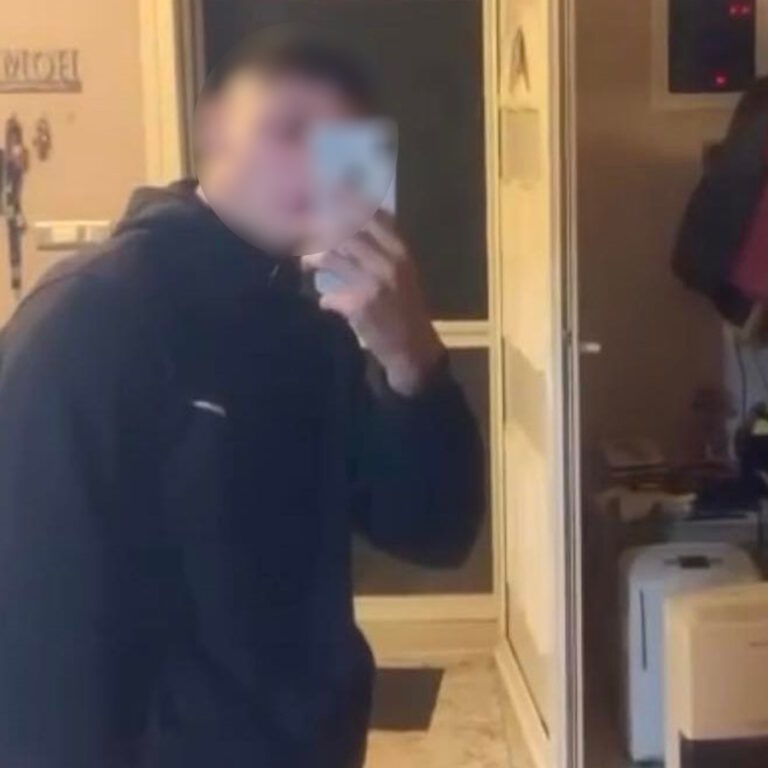 Nëna e 22 vjeçarit shqiptar në Greqi  Nuk e e rrita djalin tim për të vrarë  jua them unë kush e bëri 