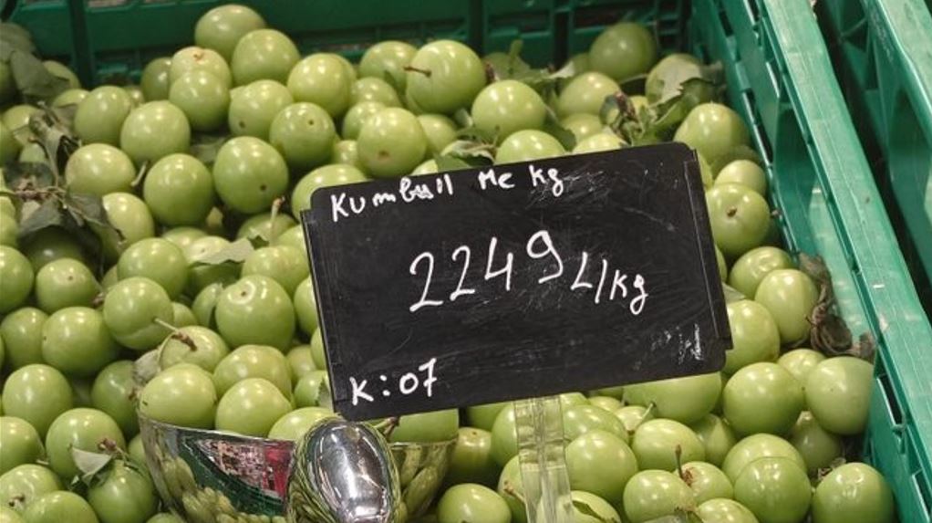 sikur-te-ishin-prej-floriri-cmenduri-ne-shqiperi-kumbulla-shitet-me-2249-leke-te-reja-kg