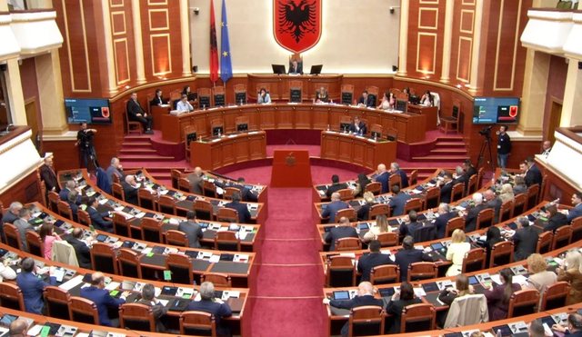 Seancë maratonë në Kuvend  Rrëzohen komisionet hetimore për ARRSH në dhe AKSHI n  miratohet ligji për pastrimin e parave