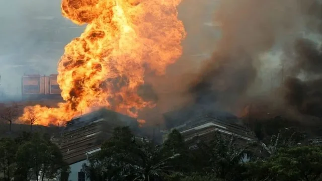 zjarr-masiv-ne-malajzi-flaket-shkaterrojne-rreth-1-000-banesa-mbi-9-000-banore-mbeten-pa-strehe