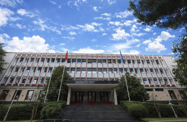 Mashtrim me vizat  Ministria e Jashtme e Shqipërisë paralajmëron qytetarët për faqe të rreme