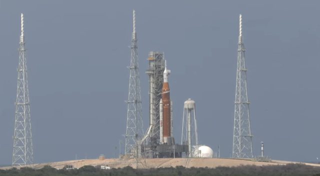 NASA nis numërimin mbrapsht  Artemis II gati për nisje drejt Hënës  Astronautët mbërrijnë në pistë