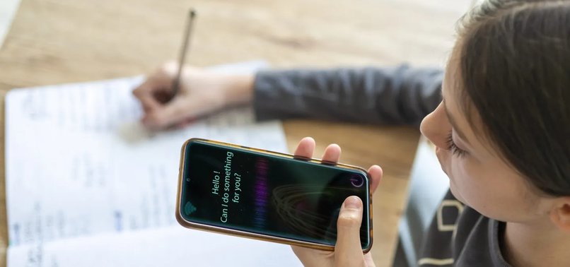 Mësuesit në Mbretërinë e Bashkuar paralajmërojnë për ndikimin e inteligjencës artificiale në të menduarit kritik të nxënësve