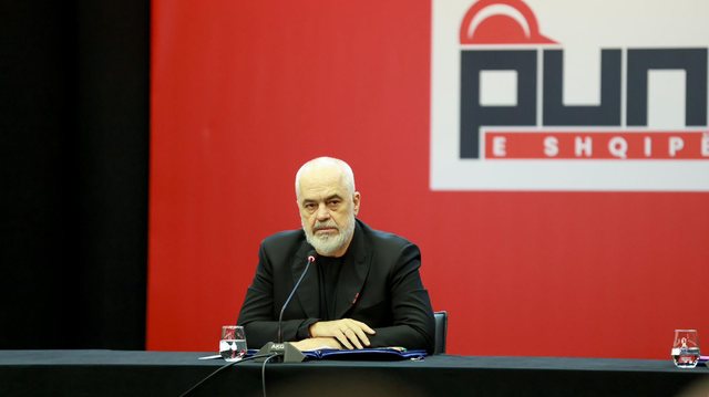 Fushatë me tapi  Rama u kërkon kryebashkiakëve të hapin zyra për lehtësimin e legalizimeve për qytetarët