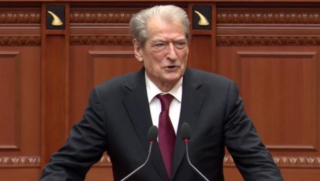 Berisha sulmon qeverinë dhe parlamentin   Rama e ka kthyer Parlamentin në leckë 