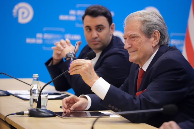 Sali Berisha  Të përgatitemi për  kryengritjen më të fuqishme  në Shqipëri