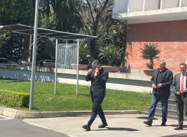 PD mbledh deputetët dhe aleatët  kërkon uljen e çmimit të naftës me procedurë të përshpejtuar