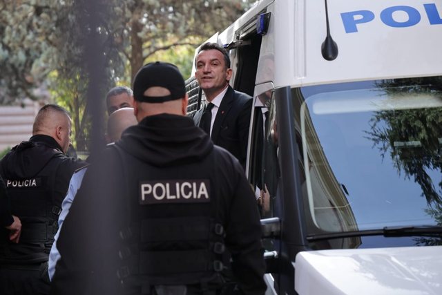 Përplasje në Gjykatë  Veliaj  Ols Dado më ka kërkuar leje ndërtimi  jam në konflikt interesi  