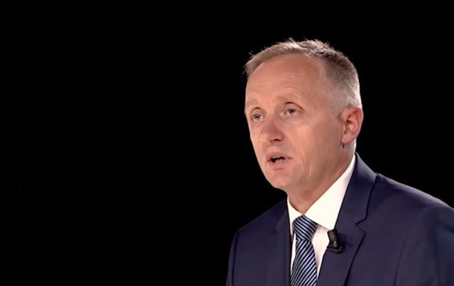 Kur vijnë me euro janë vëllezër  kur vijnë me pankarta janë të huaj