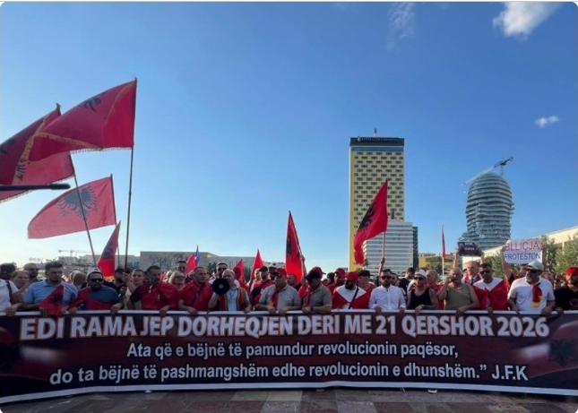 Protesta më e madhe në 21 ditë  për herë të parë Rama paralajmërohet për dhunë