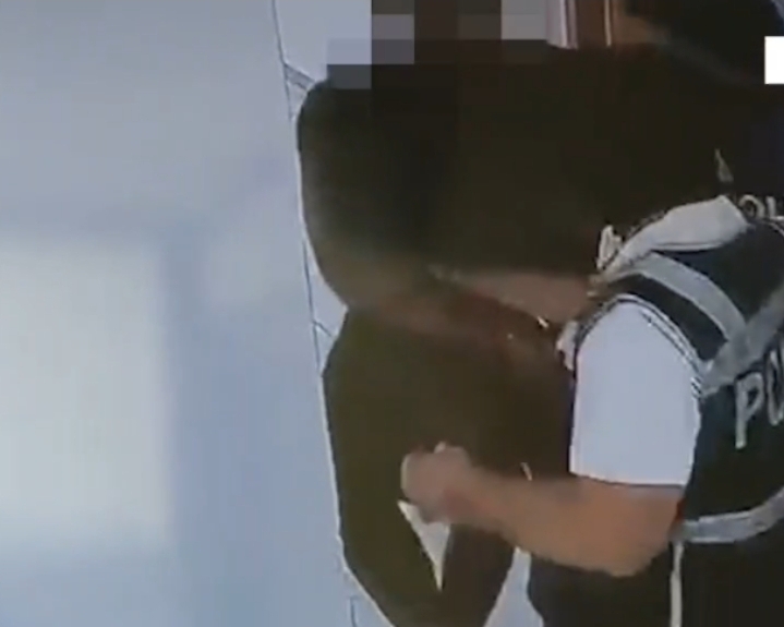 Policia e cilëson kriminel me rrezikshmëri të lartë  por gjykata i ka dhënë vetëm 4 vjet burg  çfarë dihet për Vis Korçari dhe si u kap në Ksamil