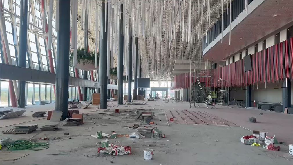 Skandali në Aeroportin e Vlorës  Behgjet Pacolli thirrje urgjente SPAK ut  Hetoni grupet kriminale që uzurpuan kantierin