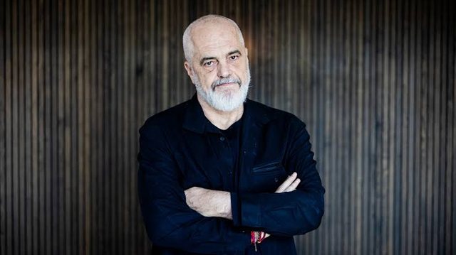 Profili i Ramës bëhet  Flamingo   në Facebook  Foto Lajm 