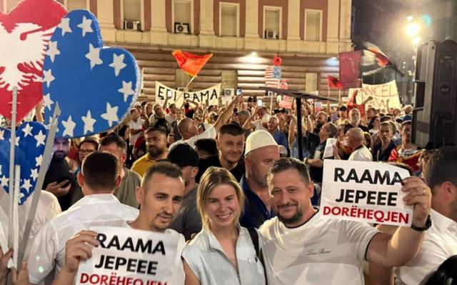  Nesër në orën 10 para Parlamentit   Përfundojnë fjalimet para Kryeministrisë  protestuesit nisin marshimin në Tiranë