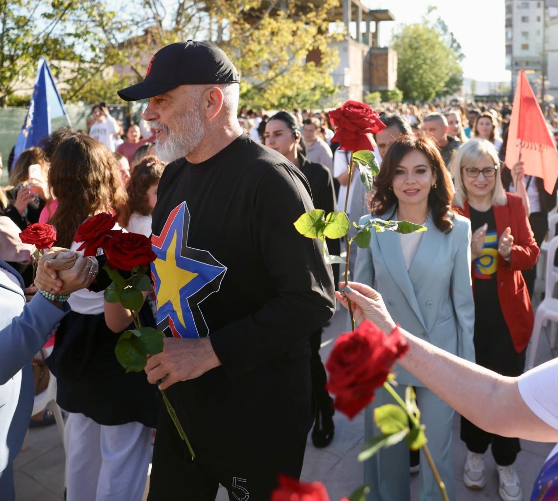 Balluku me shokë të shkojnë ku e kanë vendin  Spiropali godet sërish  Shigjeta establishmentit në PS