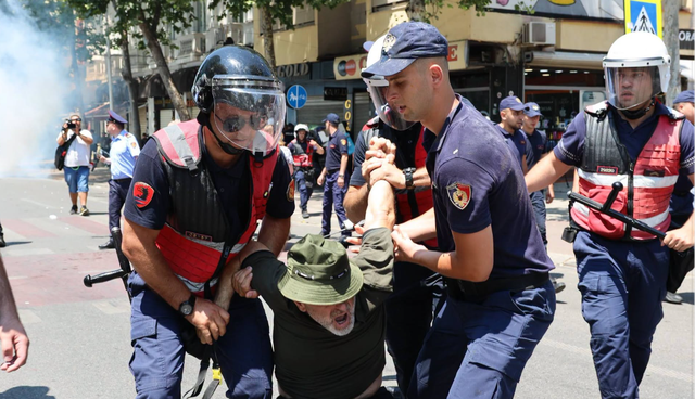 Avokati Matlija thirrje Prokurorisë  Të hetojë edhe veprimet e efektivëve të policisë gjatë protestës para Kuvendit