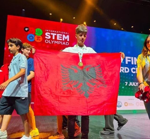 15 vjeçari nga Cërriku shpallet kampion bote në STEM  Loris Qose fiton medaljen e artë në olimpiadën ndërkombëtare