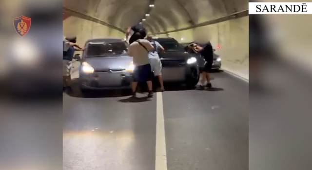 Tentoi të transportonte pistoleta  Kapet në tunelin e Skërficës  31 vjeçari me precedent të mëparshëm penal  VIDEO 