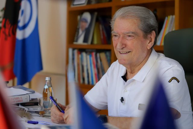 Berisha akuzon Ramën për heshtje ndaj deklaratave të ministres serbe   Është vasal i Vuçiçit 