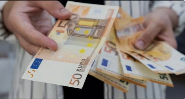 ligji-per-euron-u-shkrua-para-se-leku-te-ike-shqiperia-harton-rregullat-e-eurozones-pa-nje-date-anetaresimi