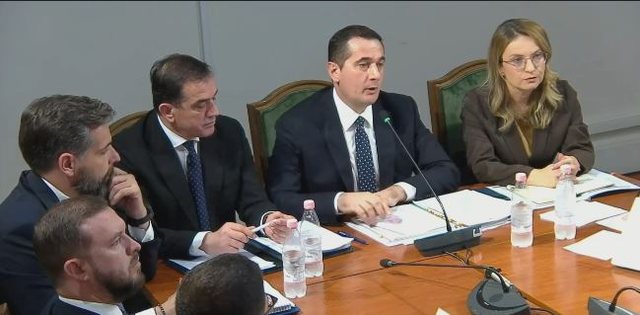Dosja  Aruba   Braho  Emrat e zyrtarëve do të bëhen publikë pas përfundimit të hetimeve