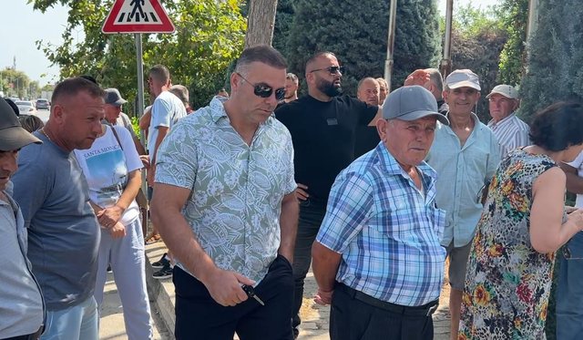 Banorët e Patos Marinzës protestojnë para Bankers Petroleum  Kërkojnë pagesën e qirave të tokave