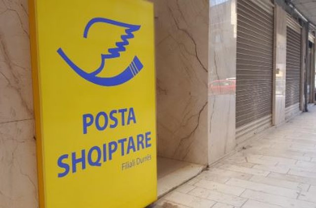 Dyshohet se përvetësuan 69 milionë lekë  ndalohen drejtuesja  shefja e financës dhe arkëtarja e Postës Shqiptare në Durrës