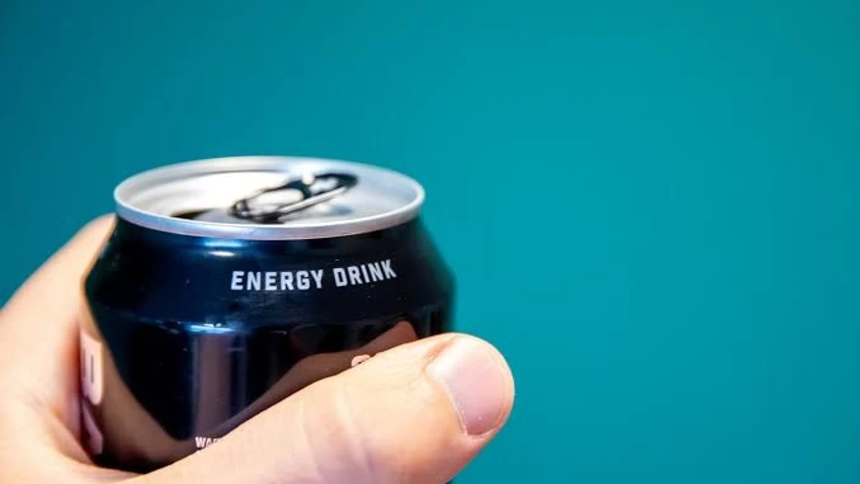 Anglia ndalon shitjen e pijeve energjike me shumë kafeinë për nën 16 vjeçarët
