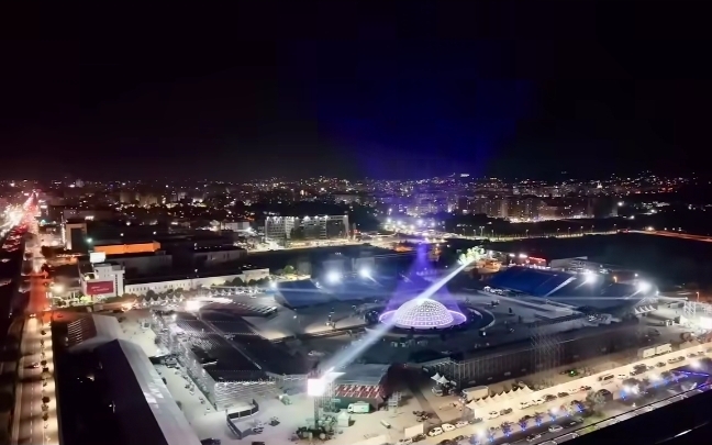 punonjes-administrate-dhe-nxenes-shkollash-ja-si-po-e-mbush-qeveria-stadiumin-per-kanye-west