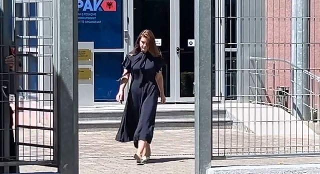 Dosja Veliaj Xoxa  Bashkëpunëtorja e drejtësisë Adela Kondakçiu paraqet mbrojtjen në GJKKO  Veprova nën ndikimin e Ajola Xoxës