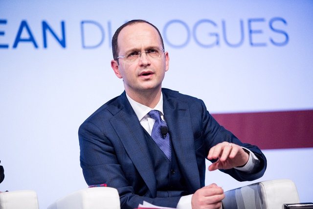 ditmir-bushati-edi-rama-po-luan-me-zjarrin