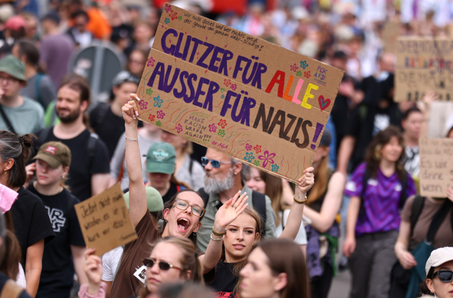 mbi-20-mije-protestues-ne-erfurt-perplasje-te-forta-mes-policise-dhe-kundershtareve-te-afd-se-ne-gjermani